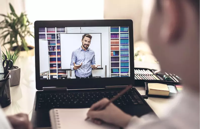 صورة توضيحية للتدريس عن بعد